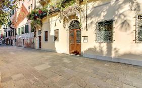 San Vio Dorsoduro Academia By Halldis
